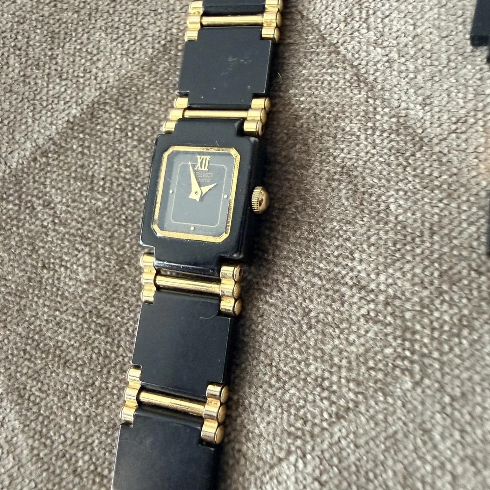 VTG Seiko Quartz Watch Black Dial Gold Tone Bracelet Octagon Dress Japan RARE